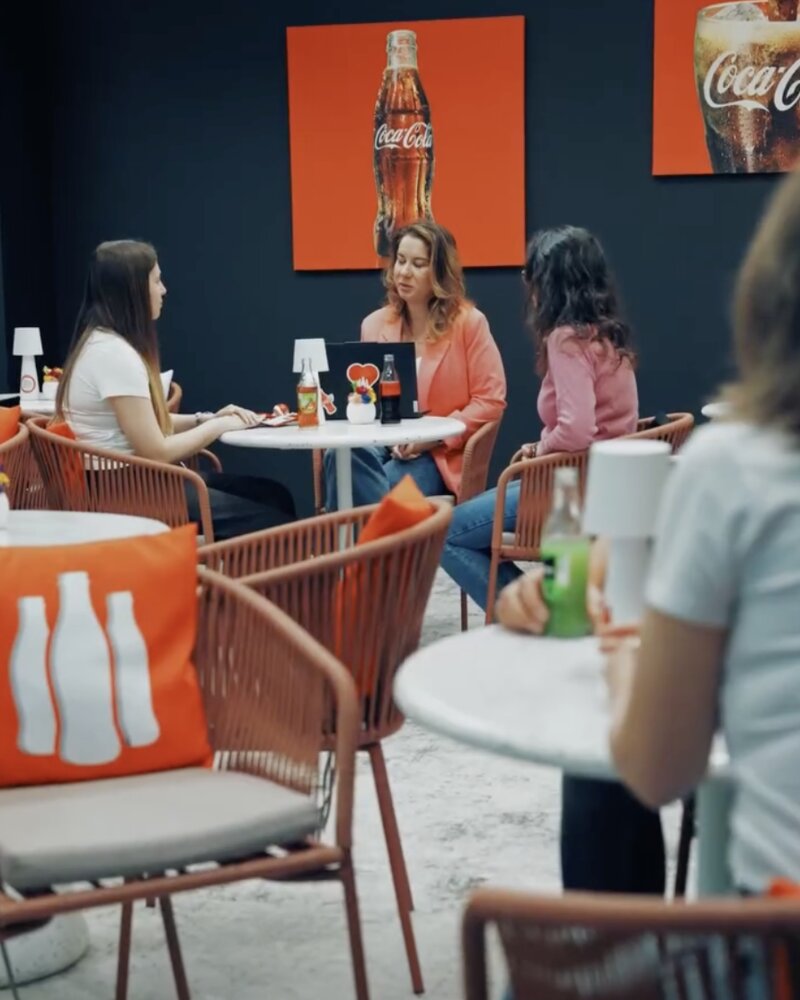 Coca-Cola HBC Careers - кадър от видео на NewView Digital